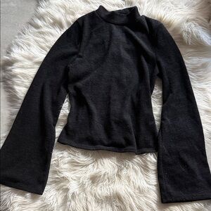 📞 FLARE SLEEVED TURTLENECK🖤